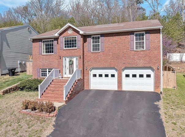 4219 Daugherty Rd, Salem, VA 24153