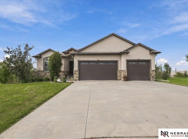 6301 Artisan Court, Lincoln, NE 68516