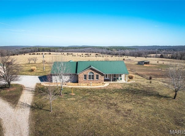 37595 Westgate Road, Plato, MO 65552