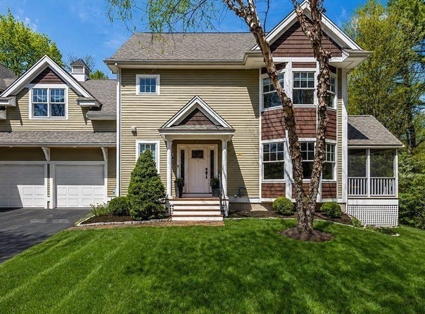 9 Thurston Place, Medfield, MA 02052