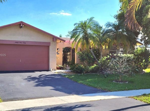 9360 NW 42nd Ct, Sunrise, FL 33351