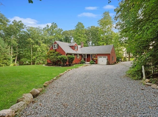 94 Marion Ave, Kinnelon Boro, NJ 07405-1910