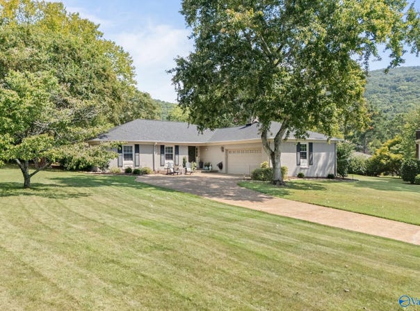 7702 Shadow Bend Drive SE, Huntsville, AL 35802