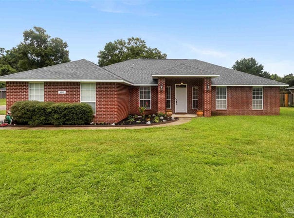 4818 Laurel Oak Dr, Pace, FL 32571