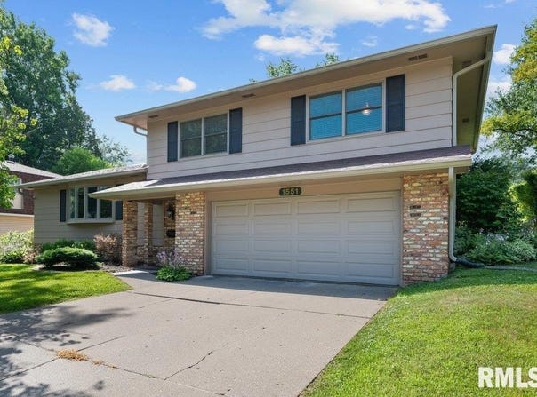 1551 FOREST HILLS Road, Bettendorf, IA 52722