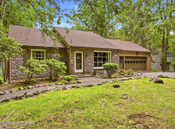 128 Crest Drive, Lake Harmony, PA 18624