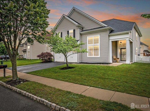 21 Dahlia Court, Piscataway, NJ 08854