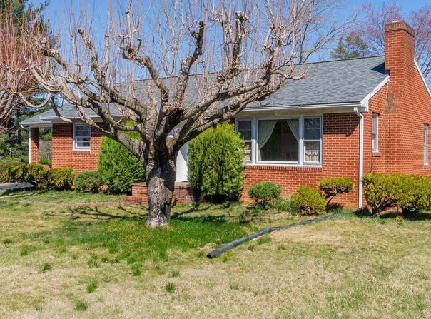 338 FAIRFAX AVE, ELKTON, VA 22827