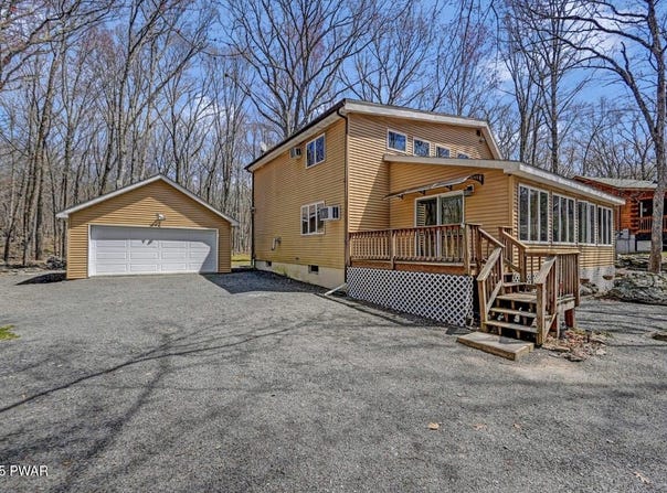 816 Woodland Court, Lords Valley, PA 18428