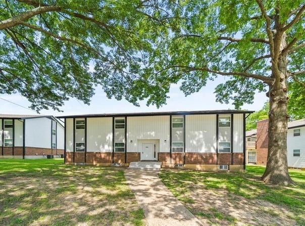902 Twin Oaks Terrace, Harrisonville, MO 64701