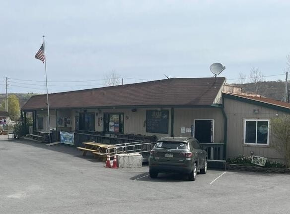 1058 Main Street, Newfoundland, PA 18445