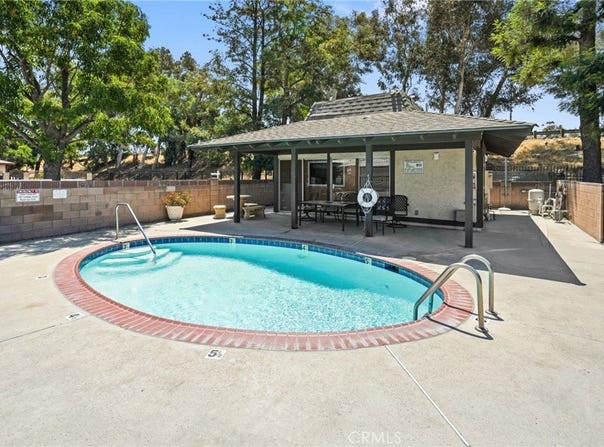 10811 Columbus, CA 91345