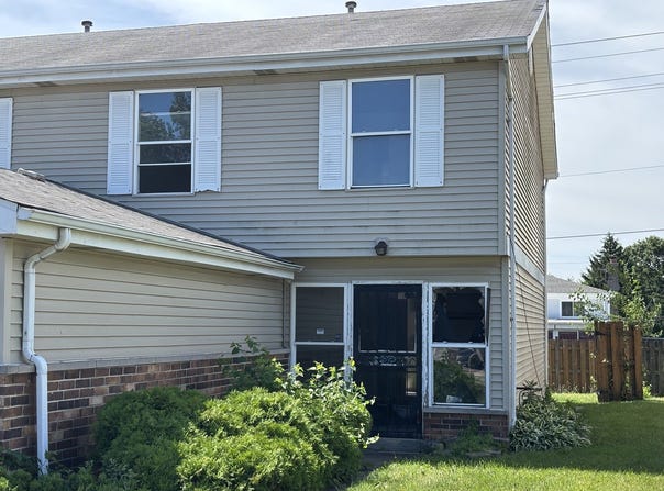 2617 E Martha Place, Burnham, IL 60633