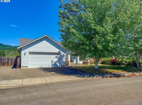 1739 ASPEN RUN AVE, Sutherlin, OR 97479