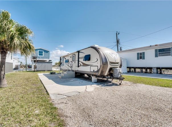 38 Helen, FORT MYERS BEACH, FL 33931
