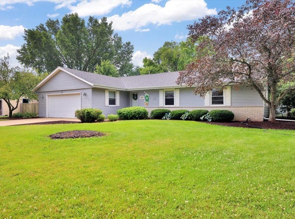3827 W Minnesota Ave, Franklin, WI 53132