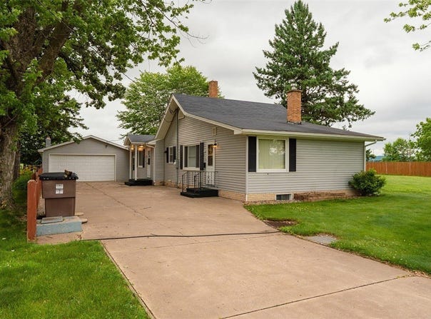 N6098 County Road N, Arkansaw, WI 54721