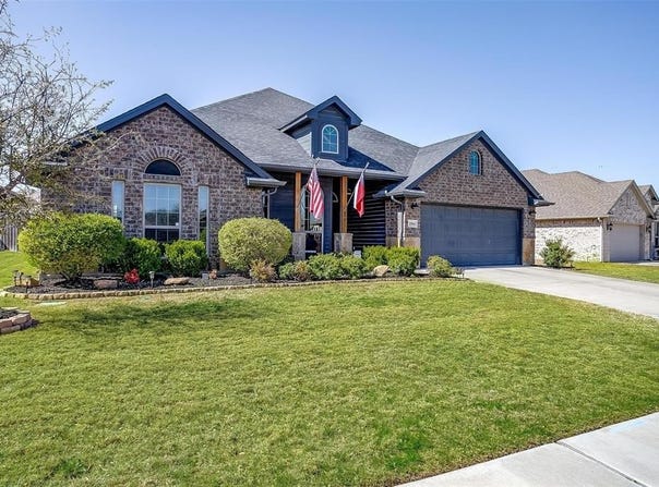 2004 Hill Crest Court, Weatherford, TX 76086