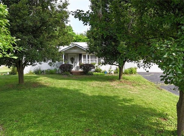 9301 Meadowview Place, Pevely, MO 63070