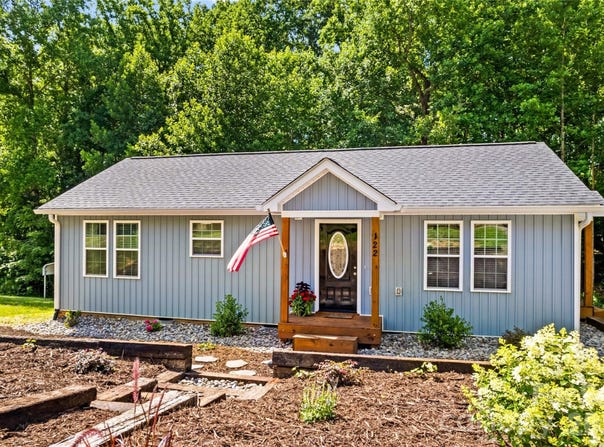 122 S Yadkin River Road, Statesville, NC 28625