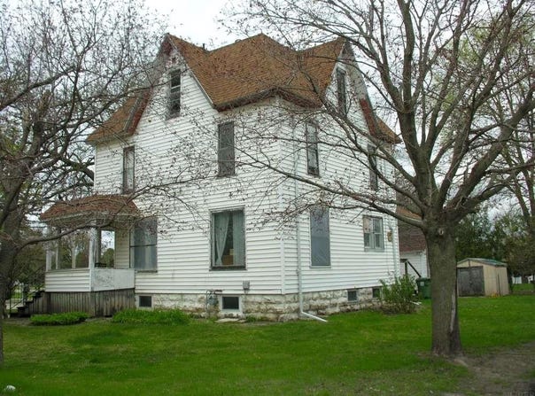1207 Gilbert Street, Charles City, IA 50616