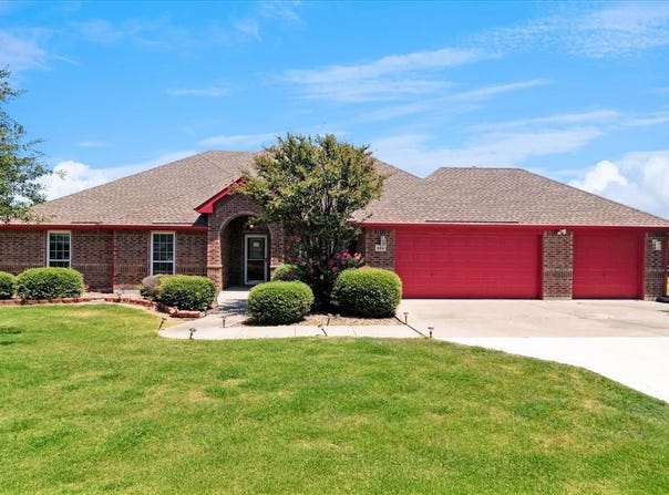 824 Rolling Meadow Drive, Lavon, TX 75166