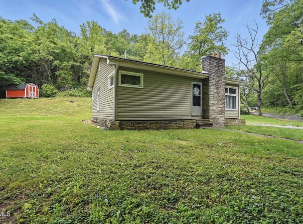 1002 Seven Springs Hollow Road, Castlewood, VA 24224