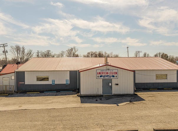 211 E Washington Street, Oakland City, IN 47660-1547