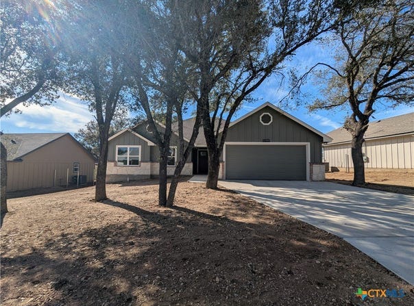 1023 Fieldstone Drive, Lampasas, TX 76550