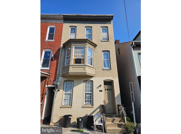569 W PHILADELPHIA STREET, YORK, PA 17403