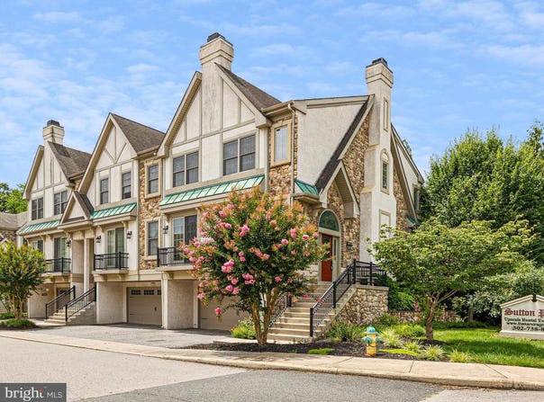 102 SUTTON WAY, NEWARK, DE 19711