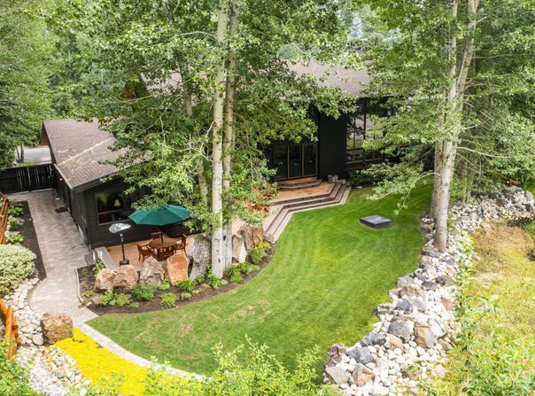 1011 War Eagle Dr, Hailey, ID 83333