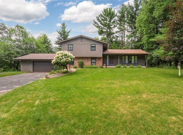 3734 Rimridge Road, Eau Claire, WI 54701