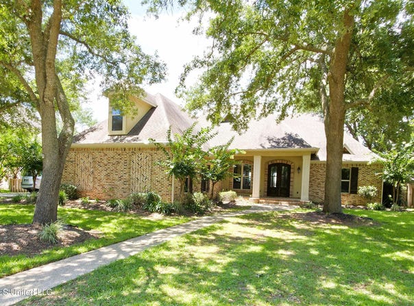 3024 Oakleigh Circle, Ocean Springs, MS 39564