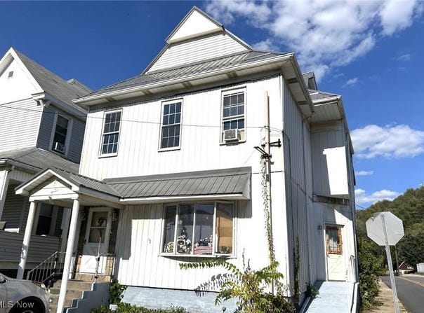 606 Ridge Avenue, New Cumberland, WV 26047