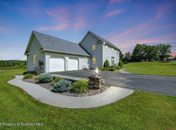 55 Wilbur Hill Road, Dalton, PA 18414