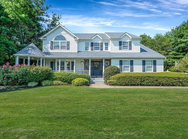 16 Laura Court, Mount Sinai, NY 11766