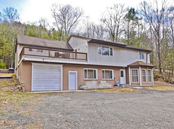 982 Long Ridge Road, Hawley, PA 18428