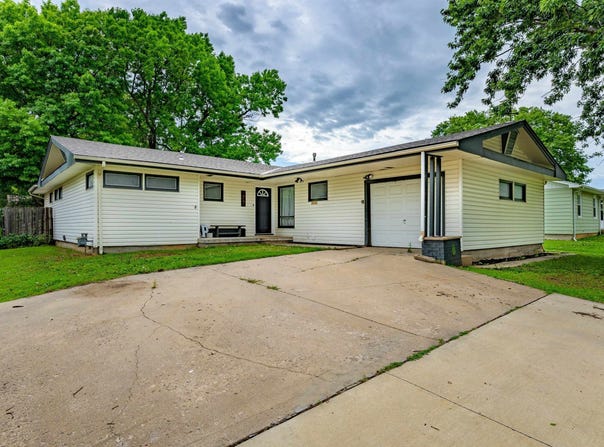 525 Marmaton Rd., El Dorado, KS 67042