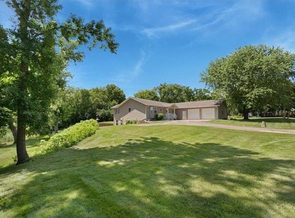 906 E Lake Street, Osakis, MN 56360