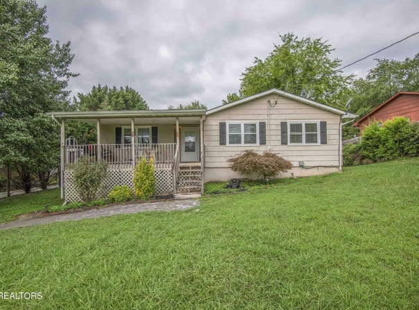 815 Old Reservoir Rd, Maryville, TN 37804