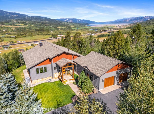 374 UPPER RIDGE Road, Alpine, WY 83128