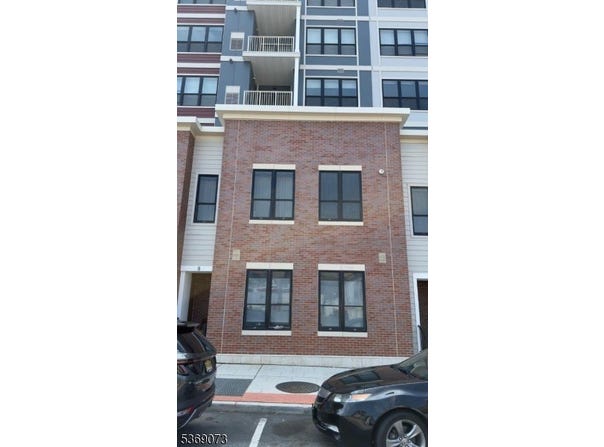 10 Ward St, Bloomfield Twp., NJ 07003-2518