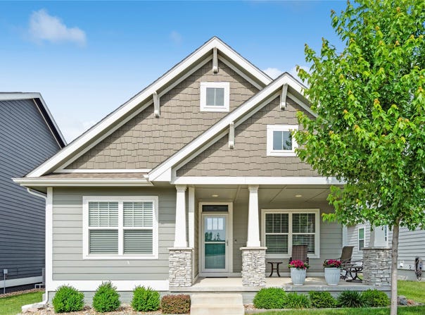 523 S Bluestone Way, West Des Moines, IA 50266