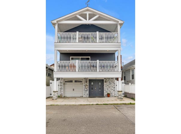 42 Pennsylvania Avenue, Long Beach, NY 11561