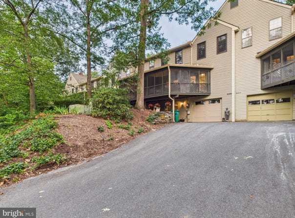 1124 PEGGY DRIVE, HUMMELSTOWN, PA 17036