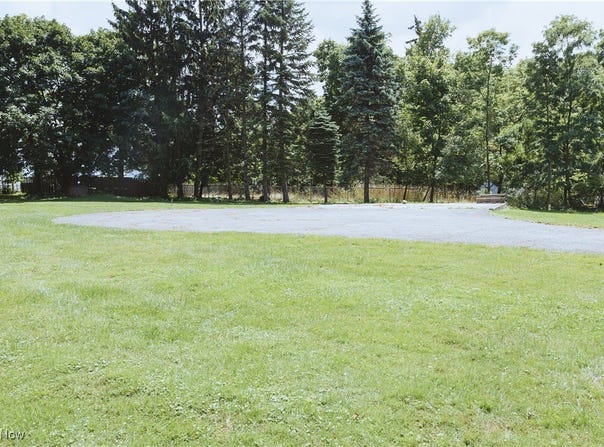5106 Abigail Drive, Lyndhurst, OH 44124