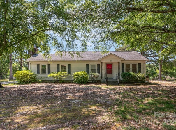 3595 Mt Holly Road, Edgemoor, SC 29712