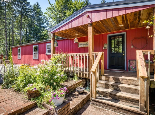 20284 EL ROMAR DR, Scotts Mills, OR 97375