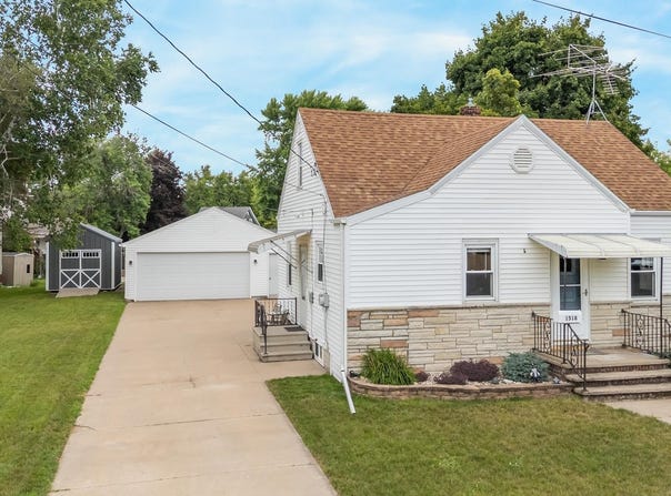 1518 E HARRIET Street, APPLETON, WI 54915